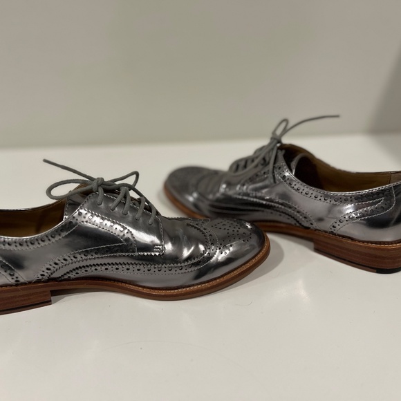 Banana Republic silver oxfords - Picture 3 of 4